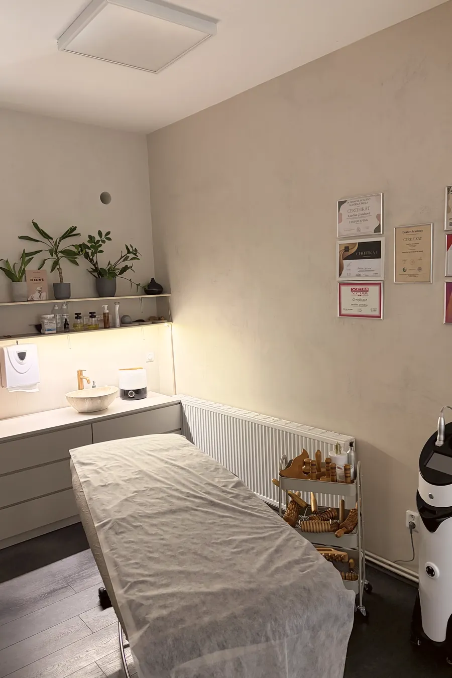 Ošetřovna salonu SKINHAUS s lehátkem